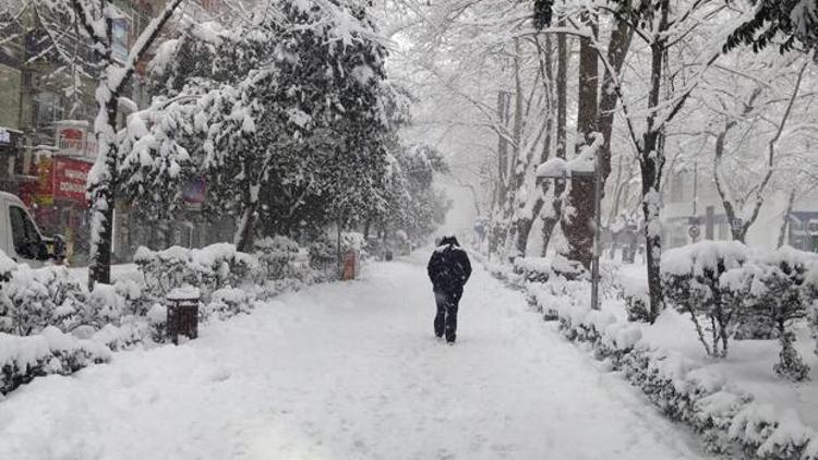 Üniversitelerde kar tatili devam ediyor