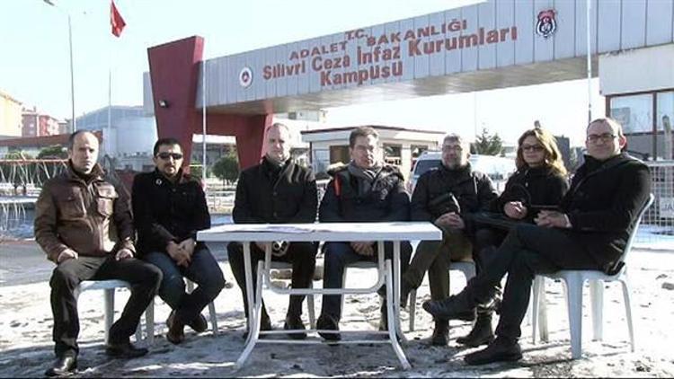 Uluslararası basın örgütleri Can Dündar ve Erdem Gül’e tecriti Silivri’de kınadı