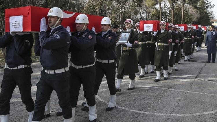 Surda şehit olan üç asker ve iki polis için tören düzenlendi