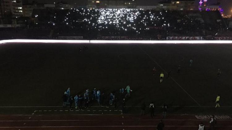 Eskişehirspor-Bursaspor maçında elektrik gitti