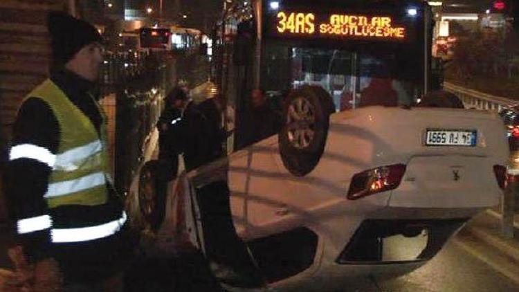 Kontrolünü kaybedip metrobüs yoluna uçtu