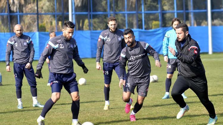 Adana Demirsporlu futbolcular sıkı çalışıyor