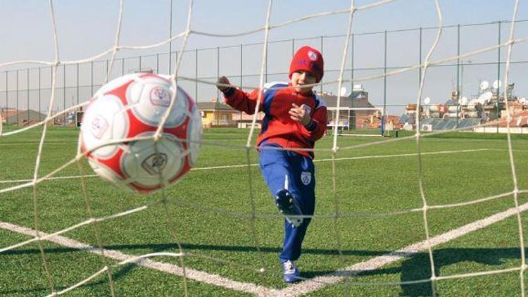 Futbolun doğrusu mesafe tanımıyor