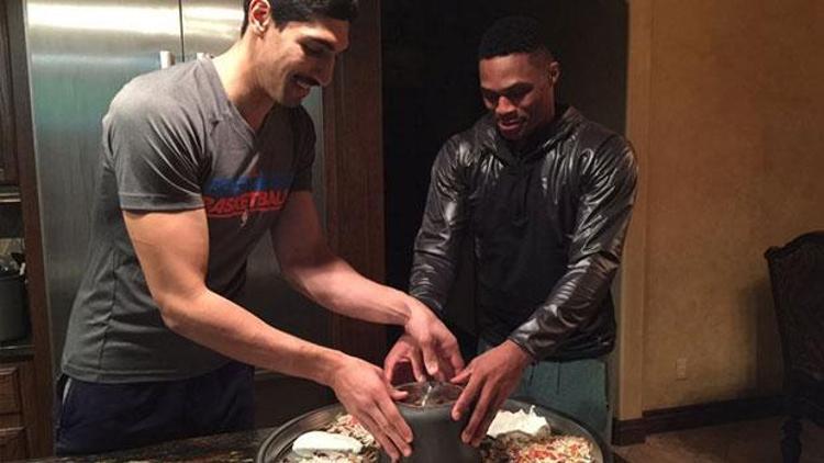 Enes Kanter, Russell Westbrook ile maklube yaptı