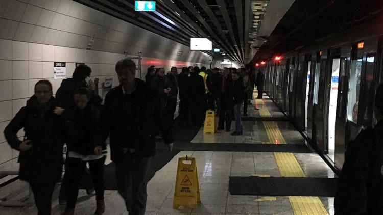 Marmaray durağında atık su sızıntısı... Seferler etkilenecek mi