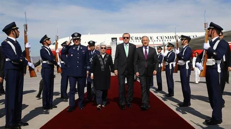 Cumhurbaşkanı Erdoğan Şili’de resmi törenle karşılandı