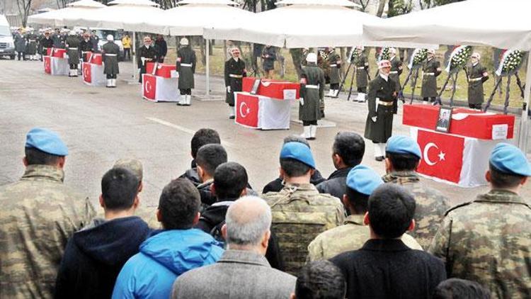 Surda şehit olan beş askerin cenazeleri memleketlerine uğurlandı