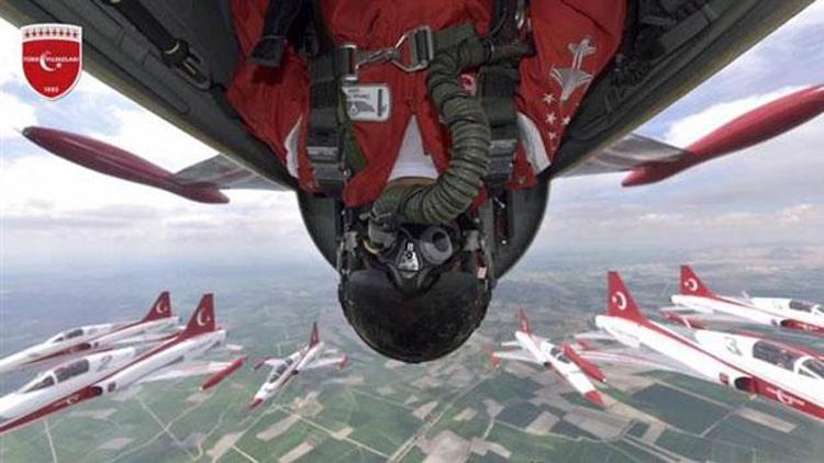 Türk Yıldızlarından havada selfie