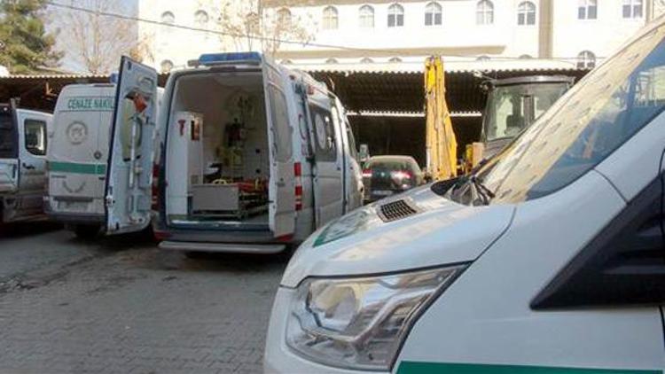 Cizrede 23 numaralı binaya ambulanslar 300 metre yaklaştı
