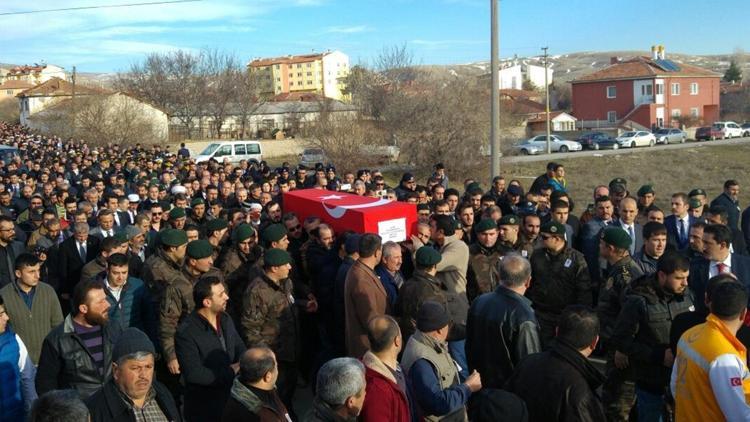 Sur’da şehit düşen Özel Harekat polisi gözyaşlarıyla uğurlandı