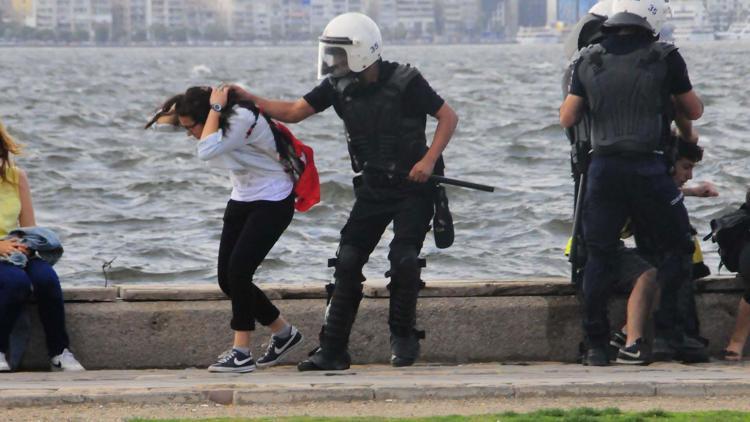 Gezi olaylarında kızların saçını çekip copla vuran polisler hakkında karar