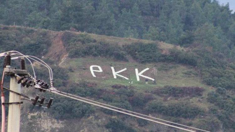 Dağdaki terör örgütü PKK yazısına iki gözaltı