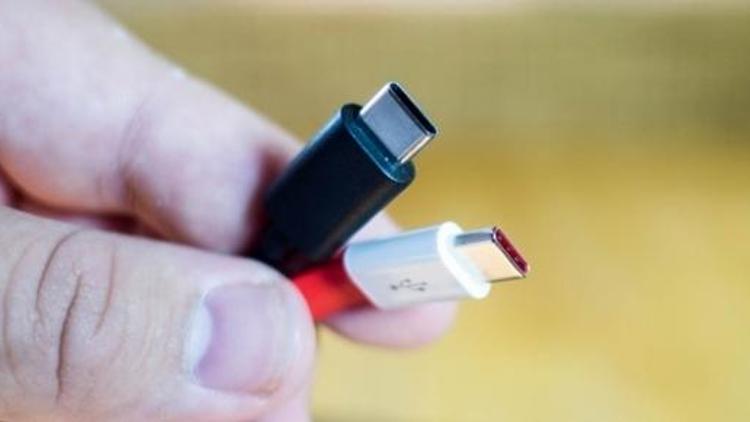 Çakma USB-C kablosu 1000 dolarlık bilgisayarı bozdu