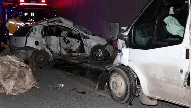 Ümraniyede trafik kazası: 2 ölü, 3 yaralı