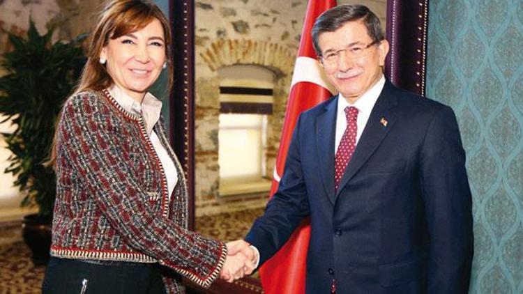 Başbakan Davutoğlu, ulusal medya kuruluşlarının sahipleri ile bir araya geldi