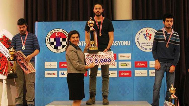 Satrançta Türkiye Kupasını Burak Fırat kazandı