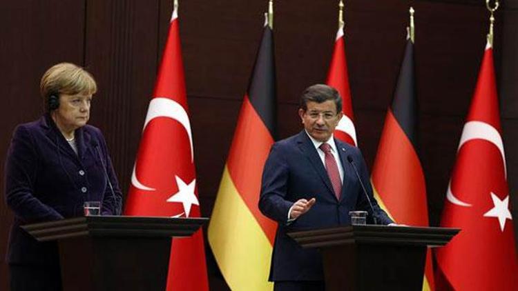 Başbakan Davutoğlu ile Merkelden ortak basın toplantısı