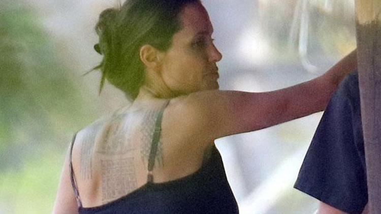 Angelina Jolie dövme yaptırmaya doyamadı