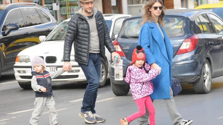 Tuba Ünsal, eşi Mirgün Cabas ve çocuklarıyla yemek sonrası yürüyüş yaptı
