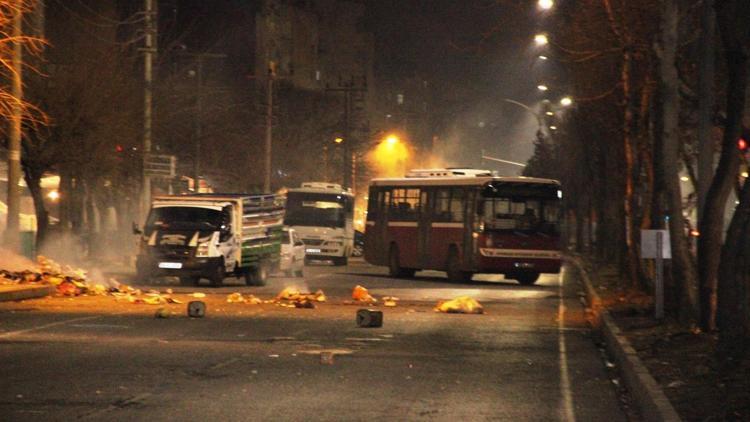 Diyarbakırda protestoculara polis müdahalesi