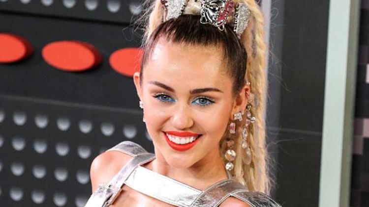 Miley Cyrus aşkını elinde tutmak için değişecek