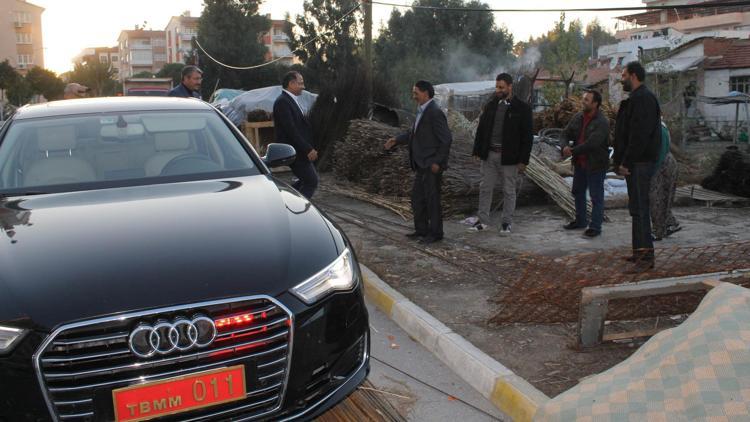 Makam aracını bırakıp at arabasına bindi