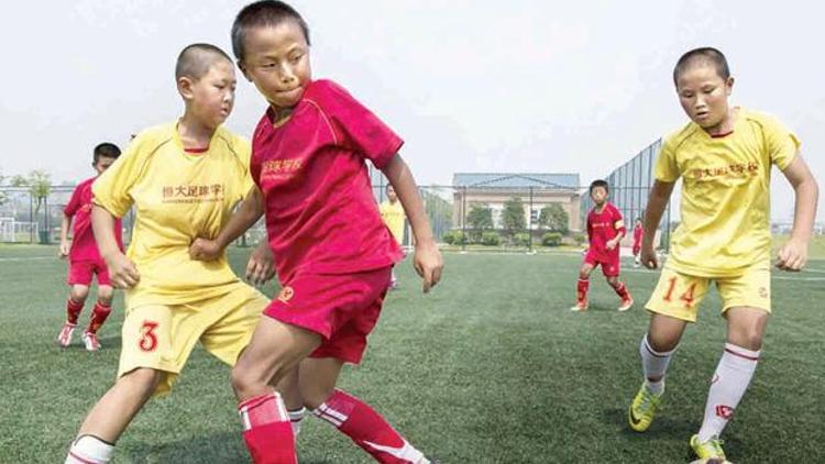 Yıldızlarla gündeme gelen Çin’de futbol okulu sayısı 50 bine ulaşacak
