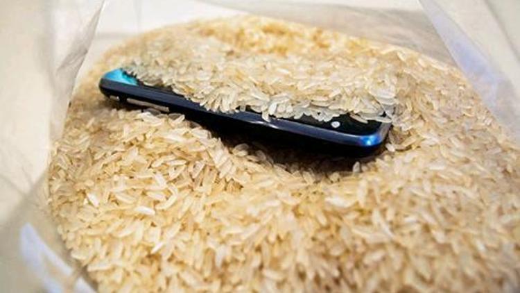 Telefona su kaçınca pirinç ile kurutulur mu
