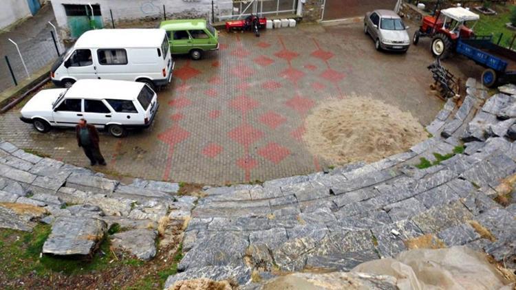 Muğla’da Kyon Antik Tiyatrosu içindeki otopark kaldırıldı