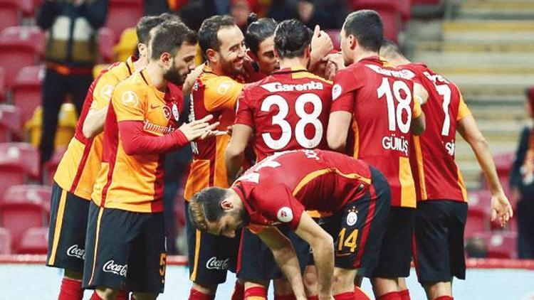 Galatasaraylı futbolcular prim nedir unuttu