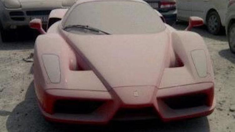 Milyon dolarlık Ferrari sahipsiz kaldı
