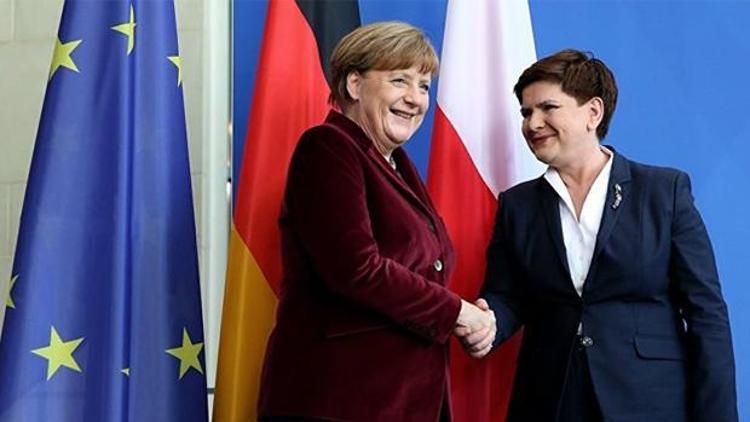 Merkel: AB-Türkiye anlaşması adım adım uygulanacak
