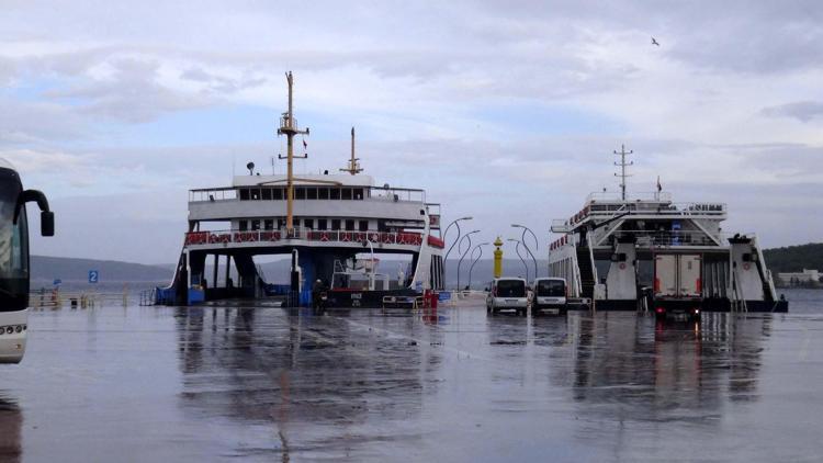 Lodos, Bozcaada’ya deniz ulaşımını aksattı