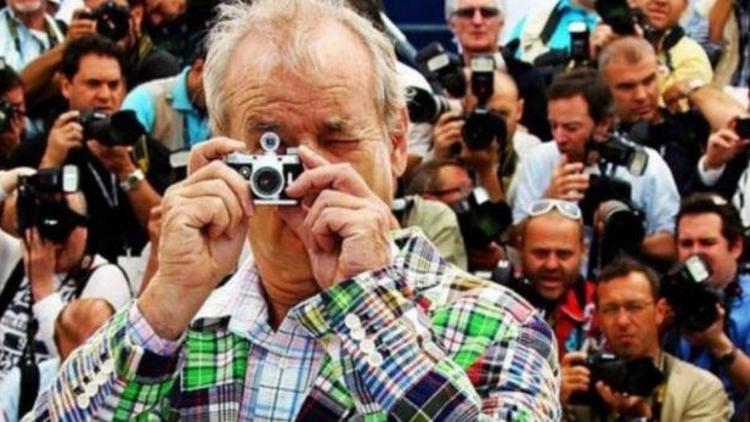 Bill Murray flaşlara kızdı, iki telefonu çatıdan fırlattı