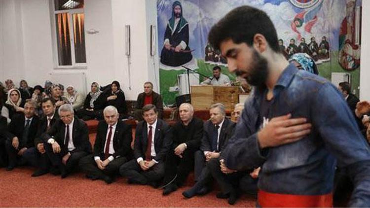 Başbakan Davutoğlu Erzincanda cemevini ziyaret etti