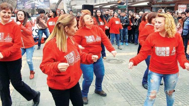 Tacize karşı danslı protesto