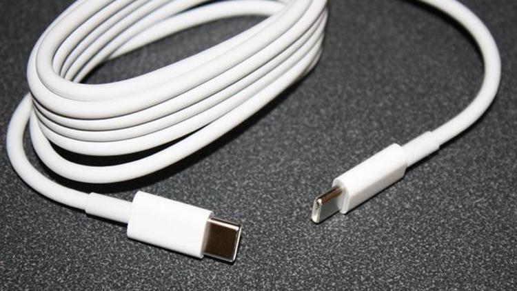 Apple o kablolarını geri topluyor