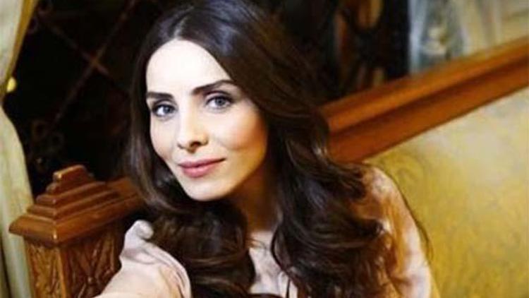 Nur Fettahoğlu kızı Elisa Güzinin yüzünü ilk kez gösterdi