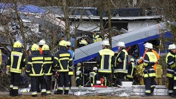 Almanyada 11 kişinin öldüğü tren kazasının sebebi belli oldu