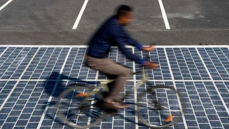 Fransada güneş enerjili yollar yapılıyor