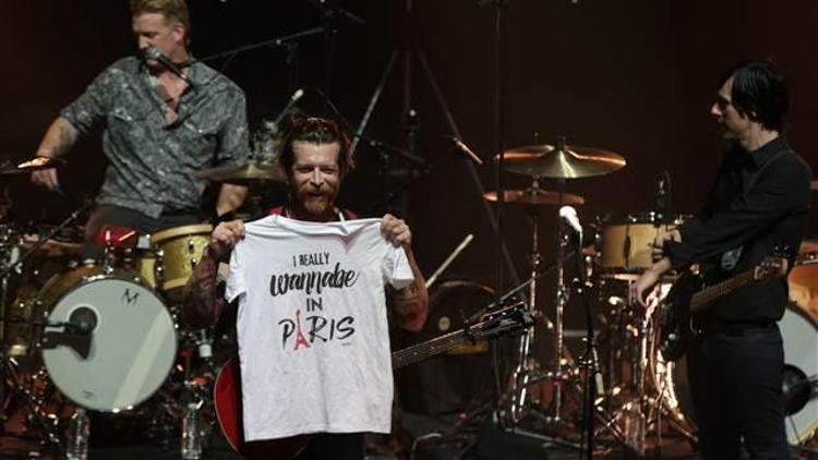 Eagles of Death Metal yeniden Pariste konser verdi