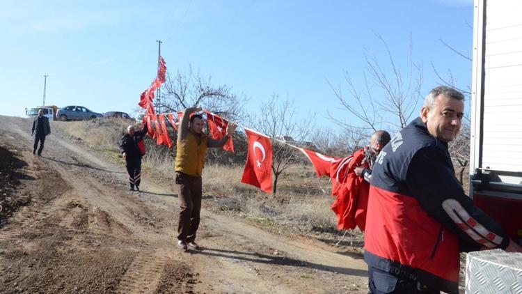 Şehit olduğu haberi gelince paktikadan gidilen evine yol açıldı