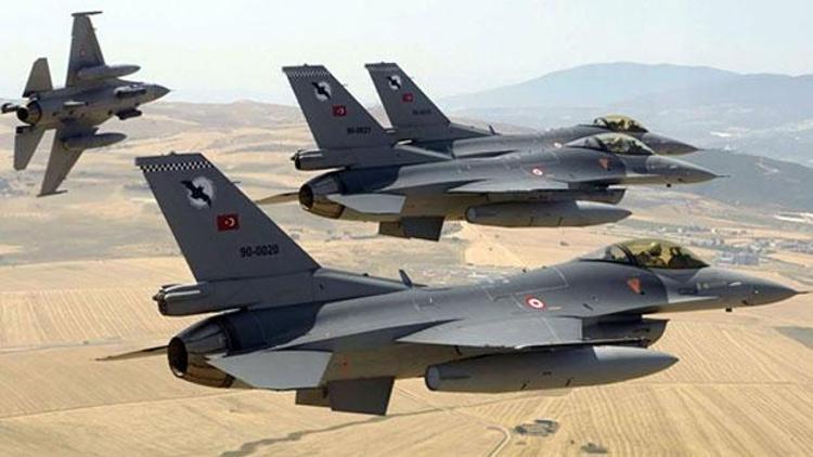 12 F-16 Suriye sınırında devriye uçuşu yaptı