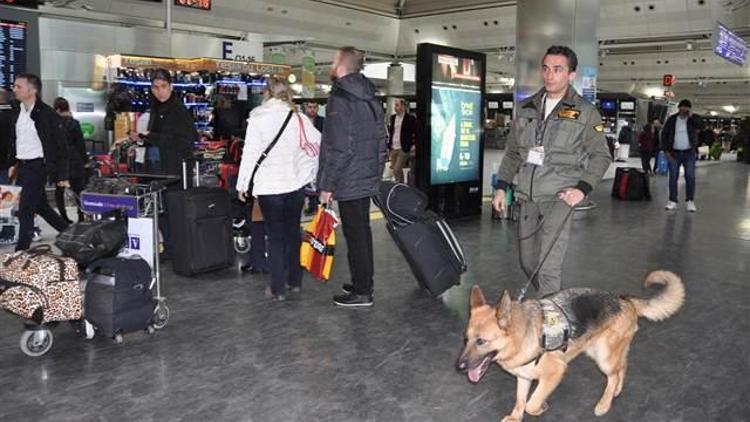 Atatürk Havalimanında bomba dedektör köpekleri görev başında