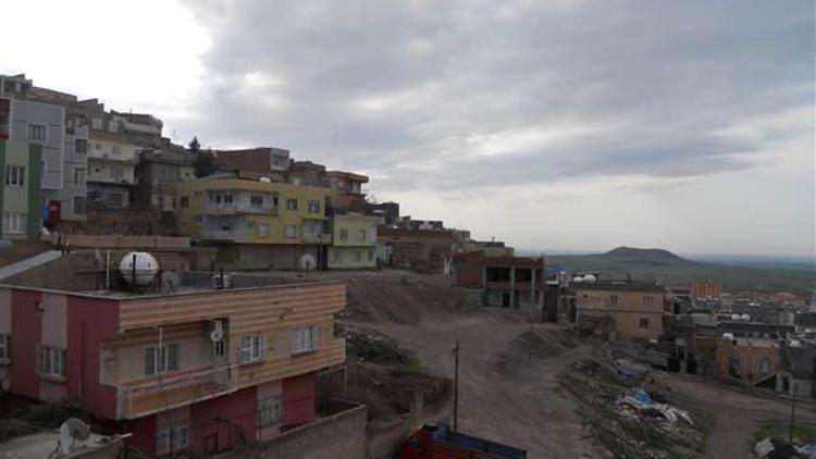 Derik’te hendek kazmak isteyen PKK’lı teröristler polisle çatıştı