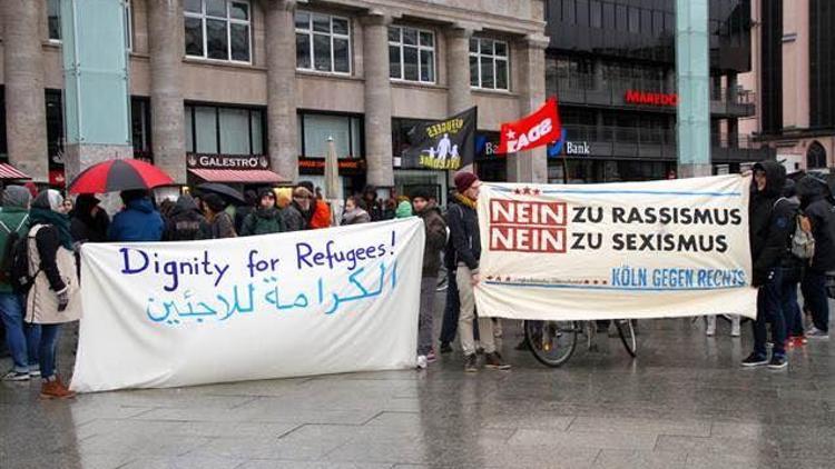 Sığınmacıların tacize uğraması protesto edildi