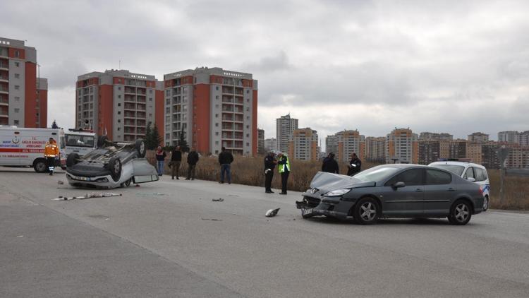 Sinyalizasyonsuz kavşak can aldı