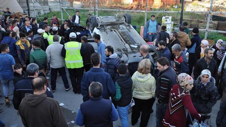 İzmirde pazaryerine otomobil uçtu