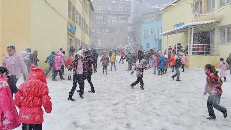 Bazı illerde okullara kar tatili