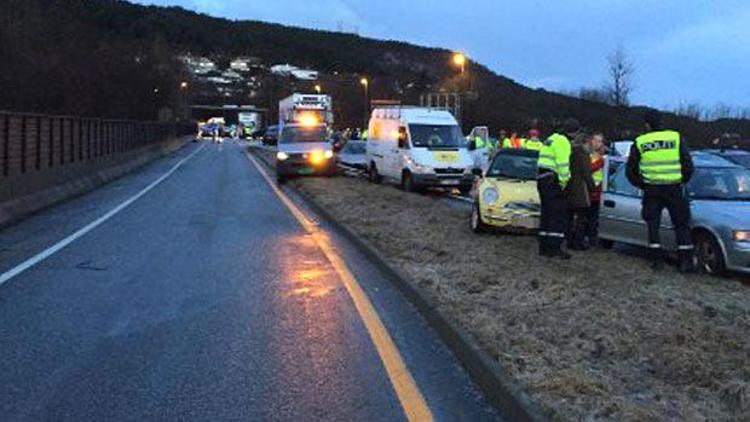Norveç’te 60 araç birbirine girdi